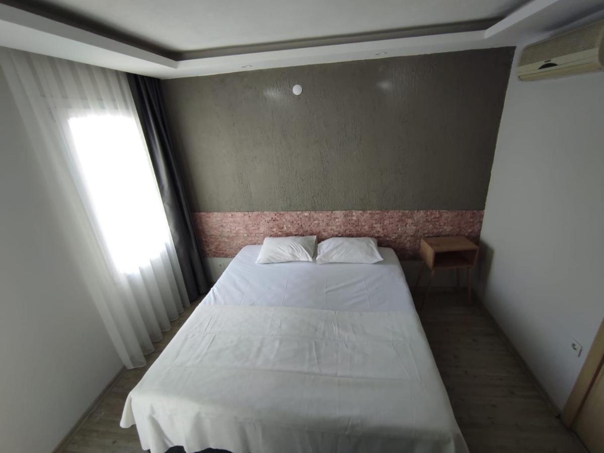1989 Hotel Sebat เซสเม ภายนอก รูปภาพ