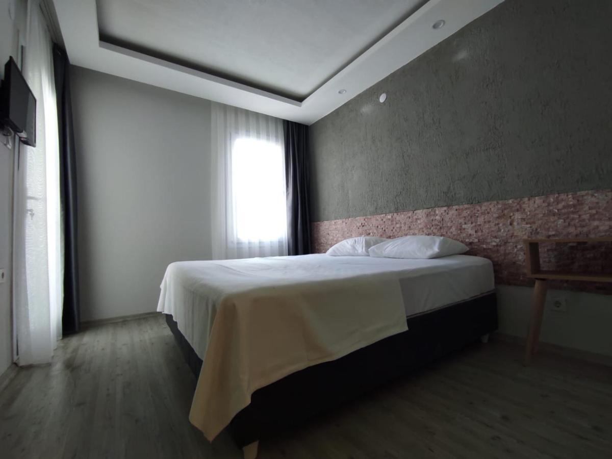1989 Hotel Sebat เซสเม ภายนอก รูปภาพ
