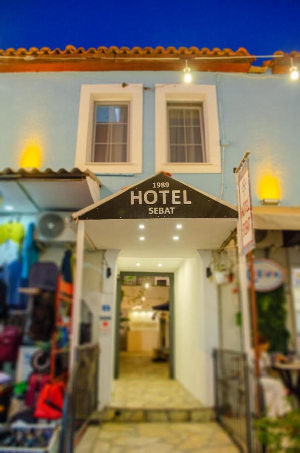 1989 Hotel Sebat เซสเม ภายนอก รูปภาพ