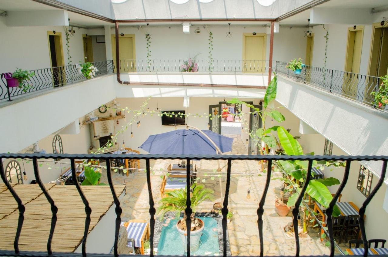 1989 Hotel Sebat เซสเม ภายนอก รูปภาพ